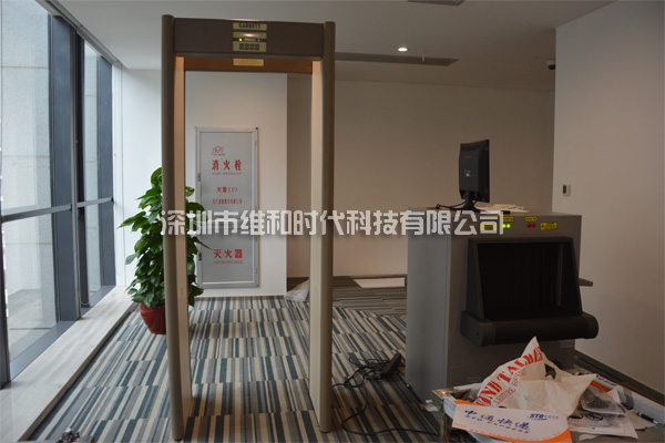 蓋瑞特CS5000進口安檢門銀行使用效果圖