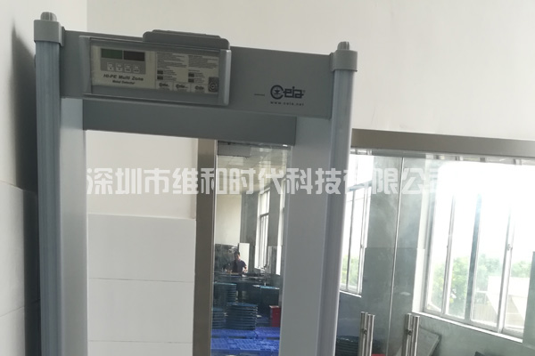 東莞僑福首飾采購我司代理的意大利啟亞HI-PE進(jìn)口品牌安檢門[圖]