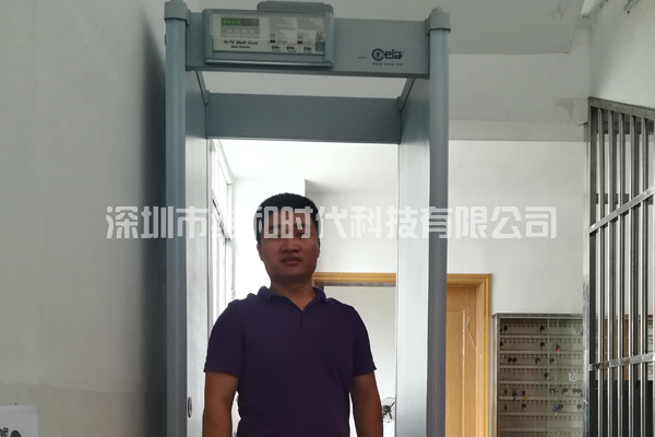 東莞僑福首飾采購我司代理的意大利啟亞HI-PE進(jìn)口品牌安檢門[圖]