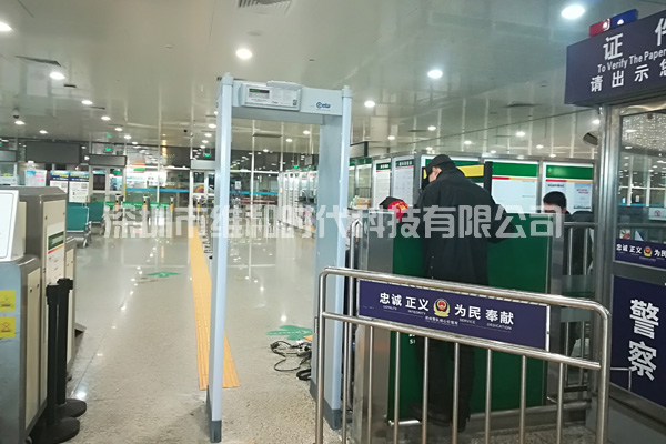 維和時代安檢門廠家為深圳機場汽車站供應金屬探測安檢門[圖]