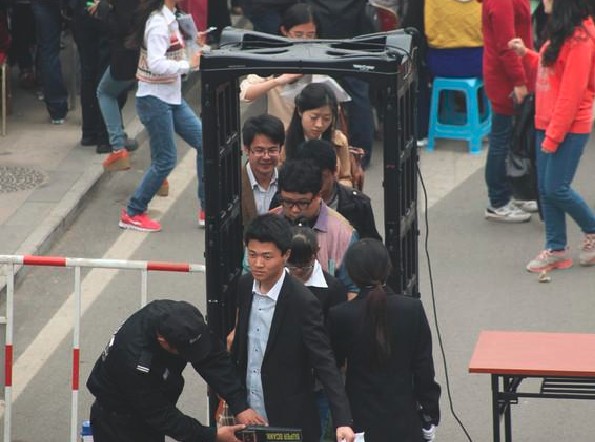 山東大學(xué)校園招聘會(huì)配置M-SCOPE進(jìn)口品牌安檢門(mén)[圖]