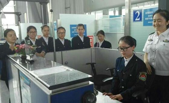 烏魯木齊機(jī)場安檢總站安檢門及金屬探測器技術(shù)培訓(xùn)與時俱進(jìn).jpg 烏魯木齊機(jī)場安檢總站安檢門及金屬探測器技術(shù)培訓(xùn)與時俱進(jìn).jpg