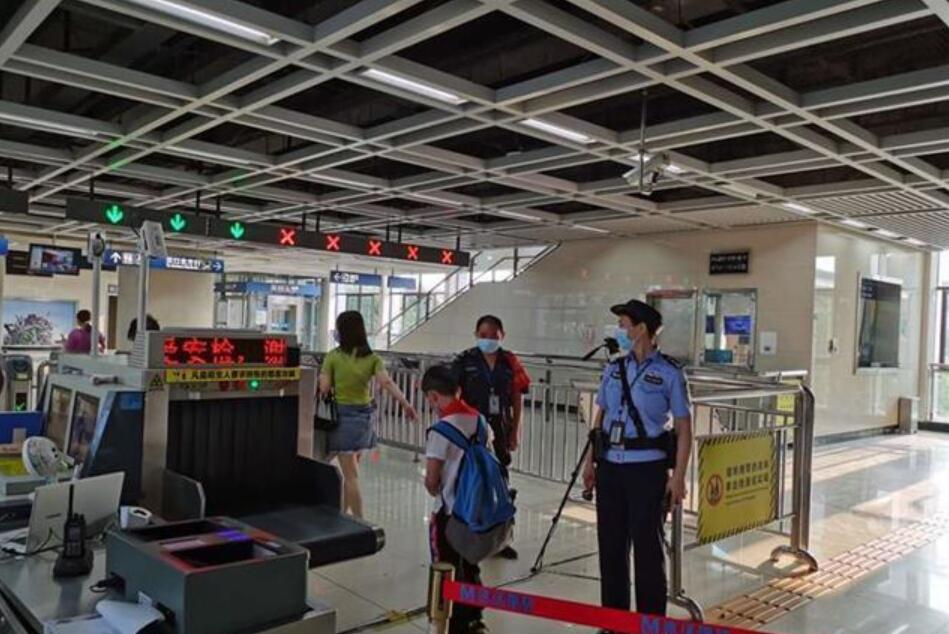 武漢地鐵和火車站裝備測溫安檢門迎戰(zhàn)開學(xué)季[圖]